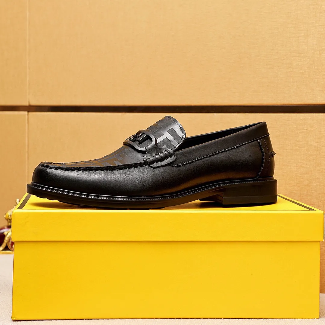 Men's shoes 💰460 💐 Product trademark: FENDI [Fendi] casual leather shoes Regular size: 38-44 (45🉑️customized) Product materials: Selected imported first-layer open-edge beaded cowhide leather upper + luxury hardware buckle, imported cowhide lining. Strong three-dimensional visual effect, rubber outsole Color: 1⃣️color optional
